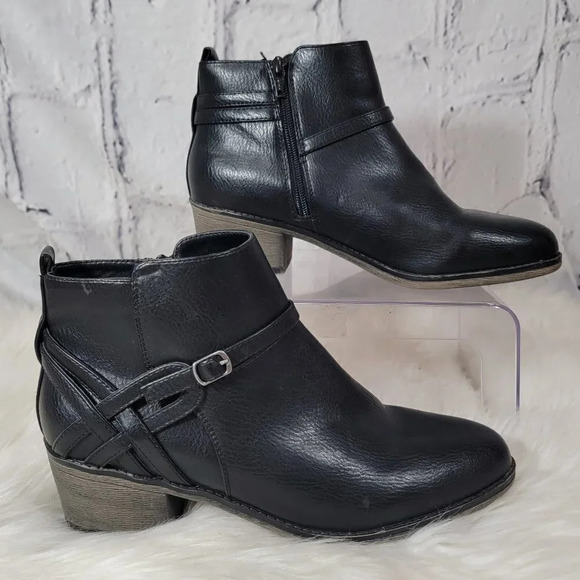 WHITE Mountain Mtn Vegan Faux Leather Black Ankle Boots Booties Buckle Moto 10 M - Picture 1 of 10